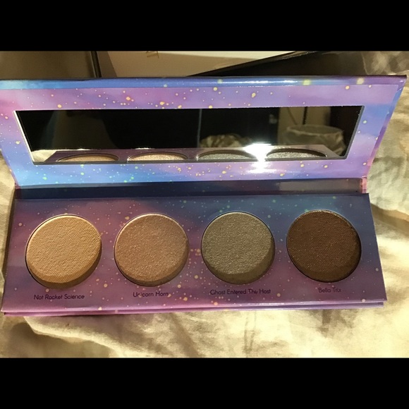 Eye shadow and liner and lip gloss - Picture 5 of 9